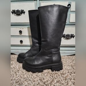 Steve Maddden 8.5 Boots